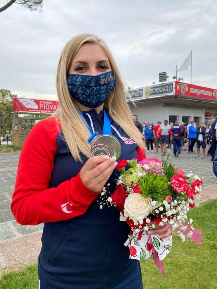 Amber Hill with silver medal at Lonato